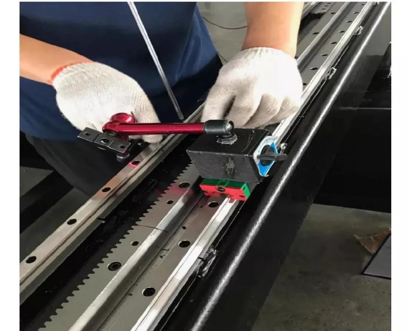 4000W Fiber Laser Cutting Machine with Exchange Table and Full Cover