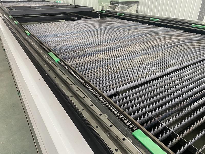 Fiber Laser Cutting Machine Price with Full Closed