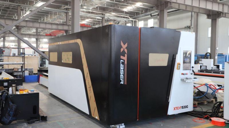 Laser CNC Metal Cutting Machinery Xtlaser Enclosed Fiber Laser Cutter